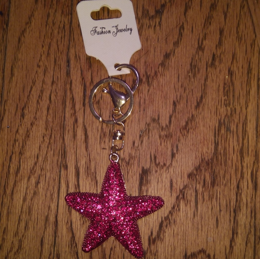 Rhinestone red star fish keychain - Picture 3 of 4